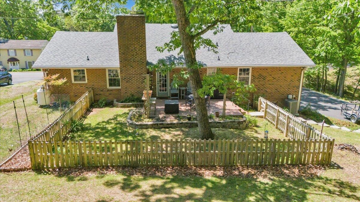 2030 Surrey LN - Photo 79