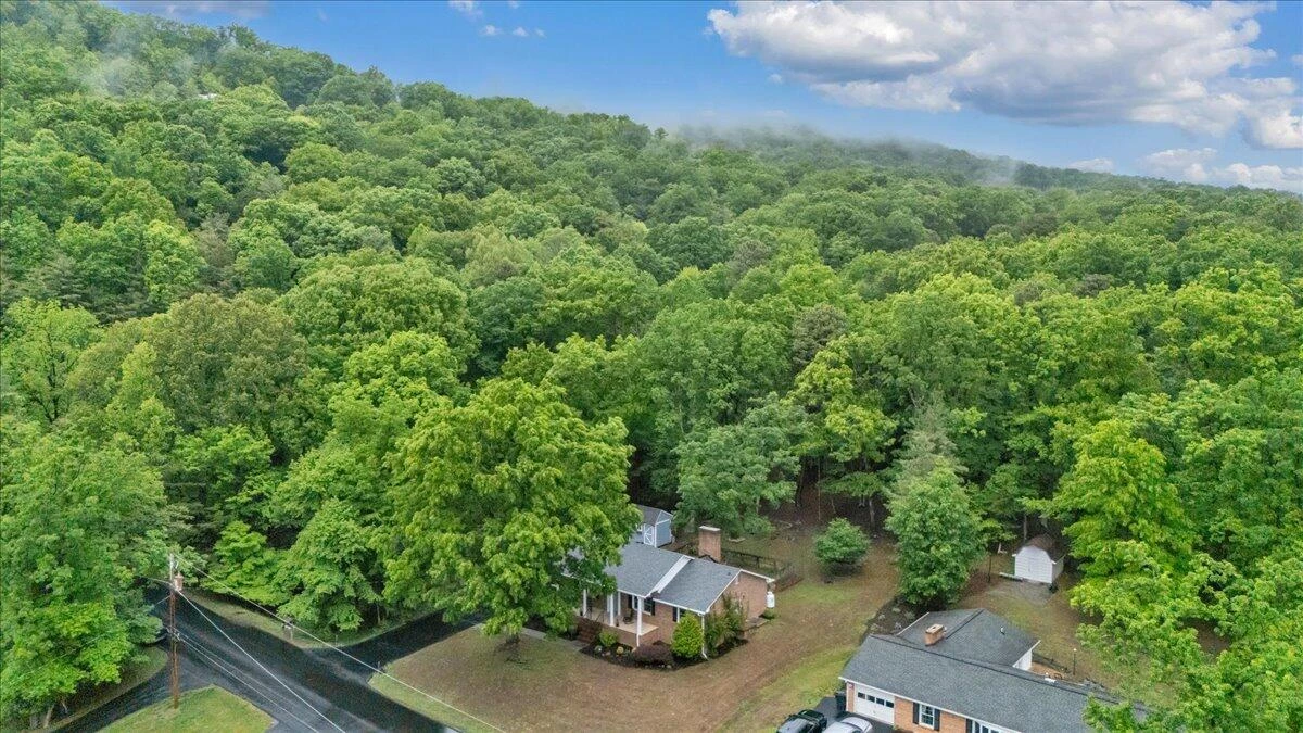 2030 Surrey LN - Photo 81