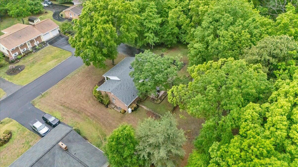 2030 Surrey LN - Photo 82