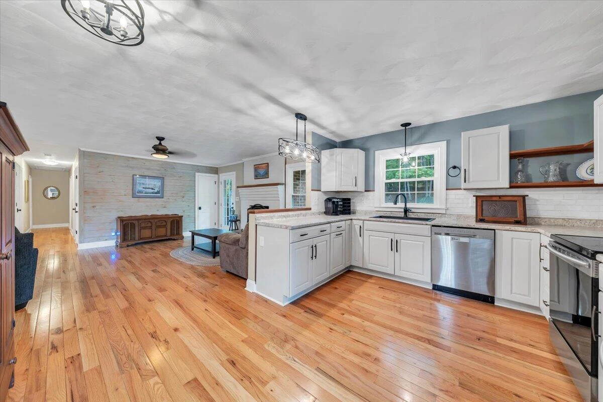 2030 Surrey LN - Photo 11