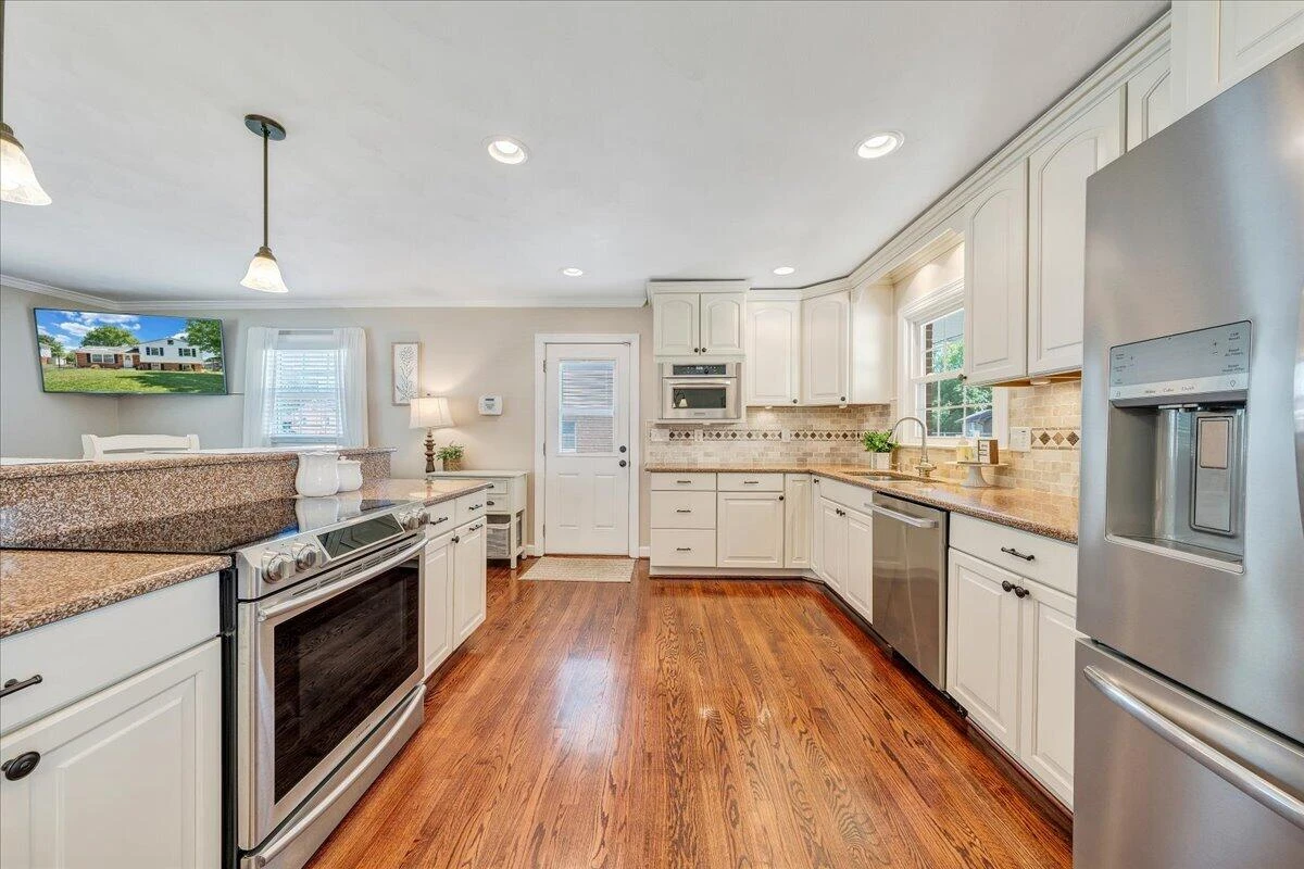 6339 Greenway DR - Photo 11