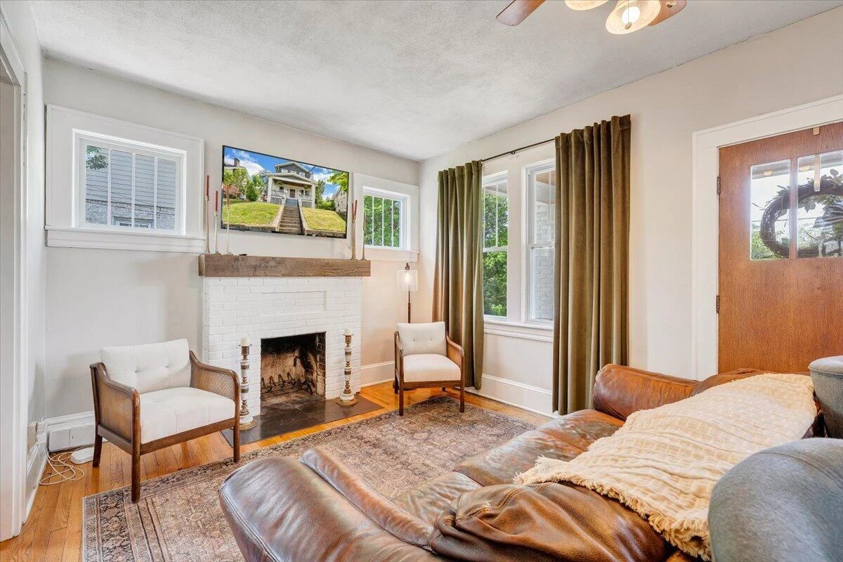 1142 Winona AVE - Photo 14