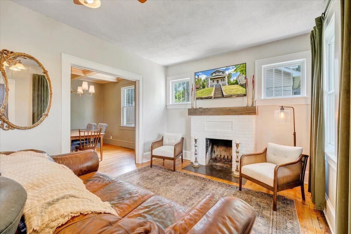 1142 Winona AVE - Photo 16