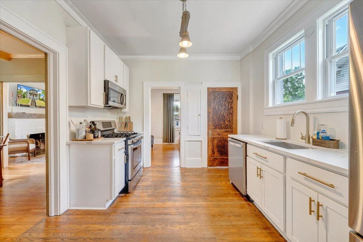 1142 Winona AVE - Photo 30