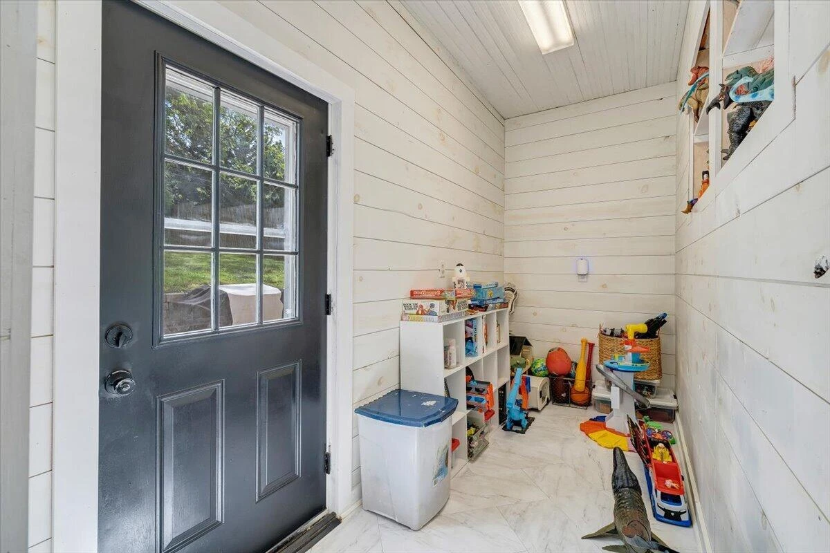 1142 Winona AVE - Photo 32
