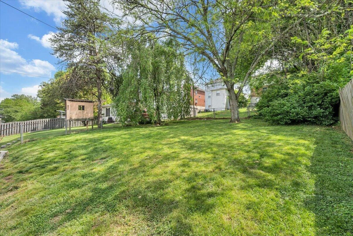 1142 Winona AVE - Photo 49