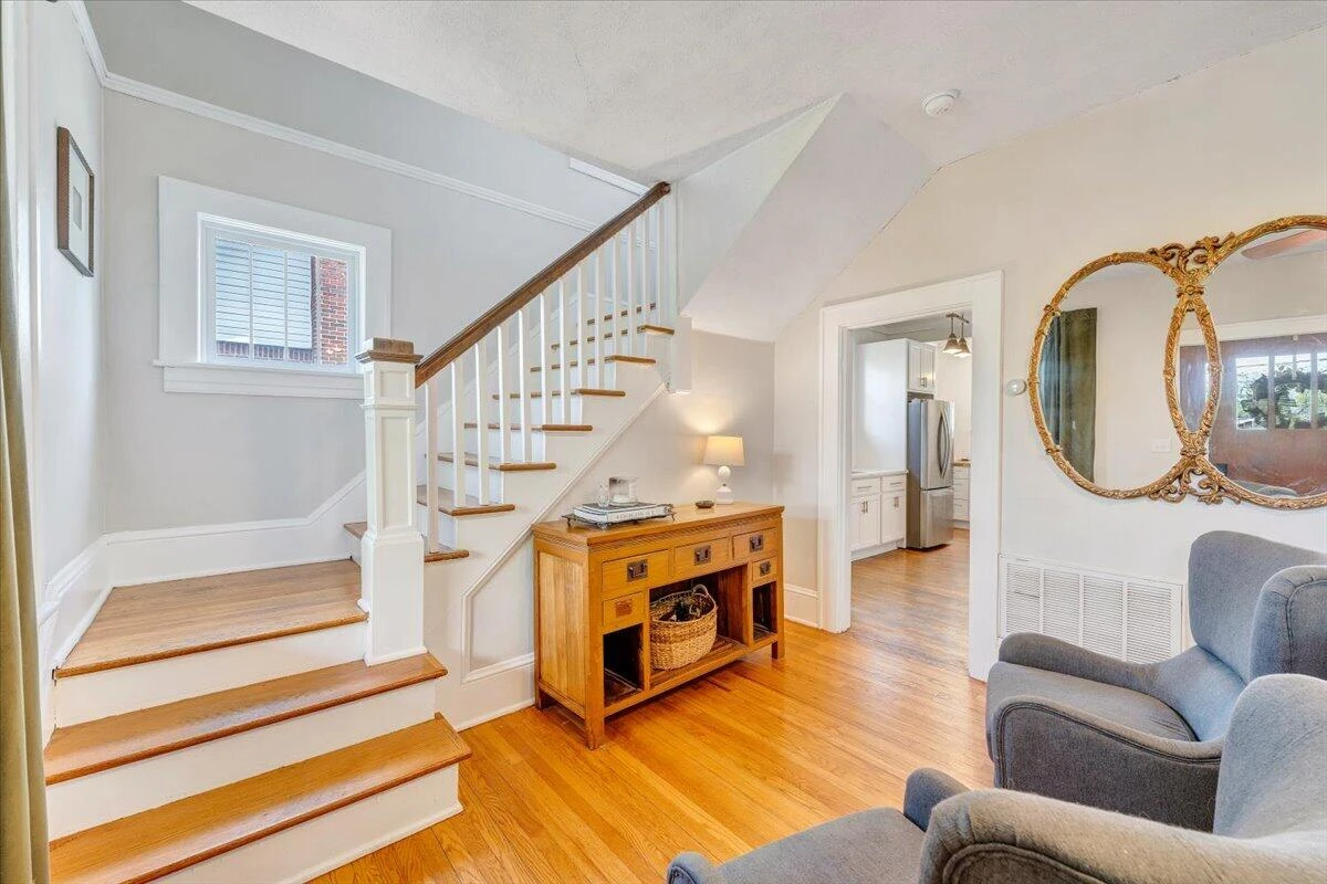1142 Winona AVE - Photo 11
