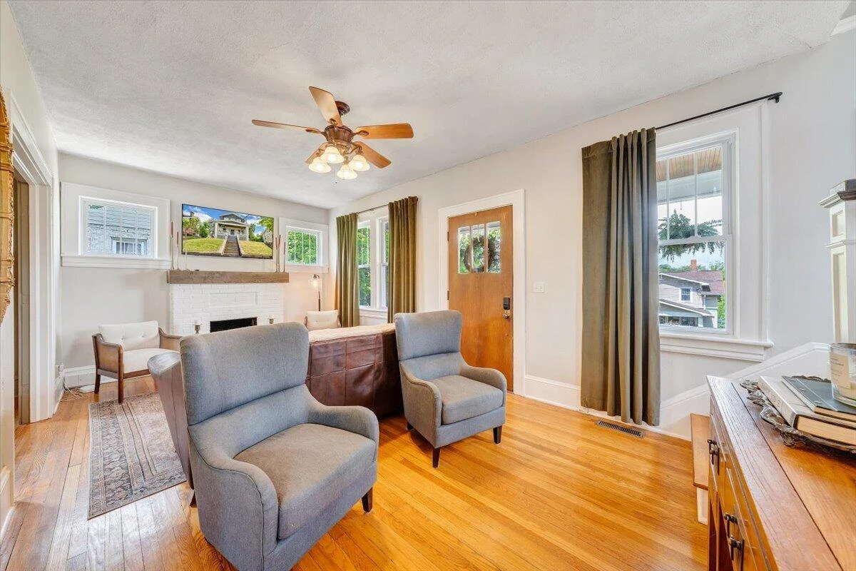 1142 Winona AVE - Photo 13