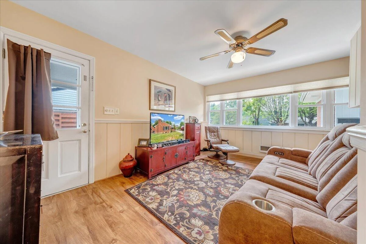 2716 Deerfield RD - Photo 13