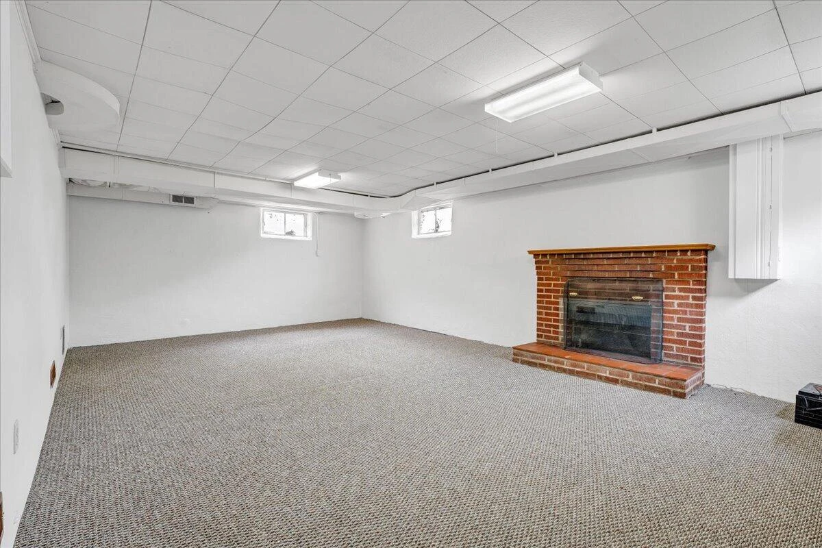 2716 Deerfield RD - Photo 16