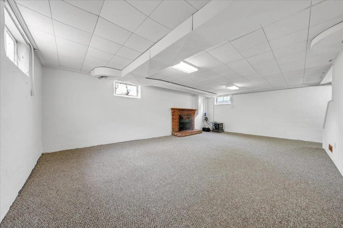 2716 Deerfield RD - Photo 17