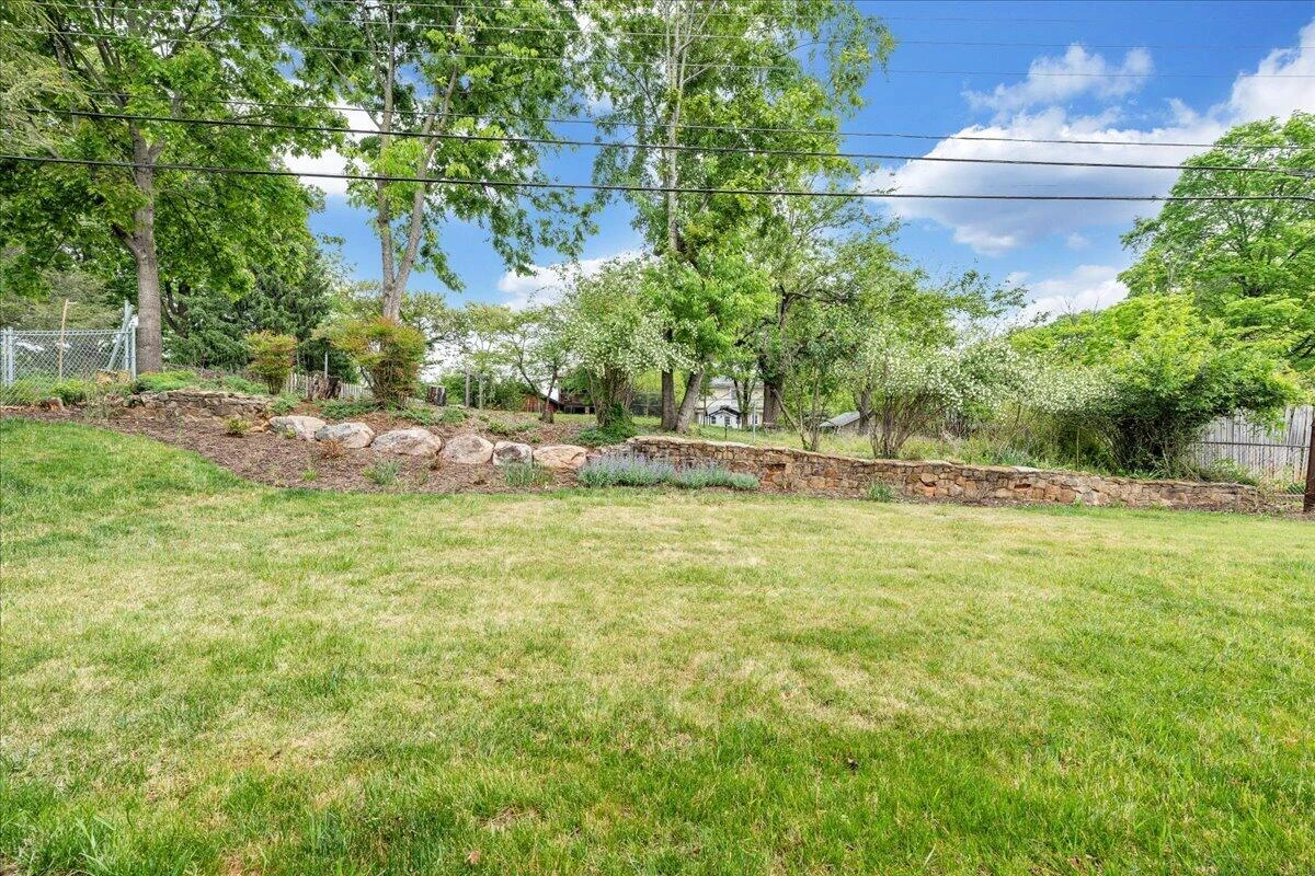 2716 Deerfield RD - Photo 22