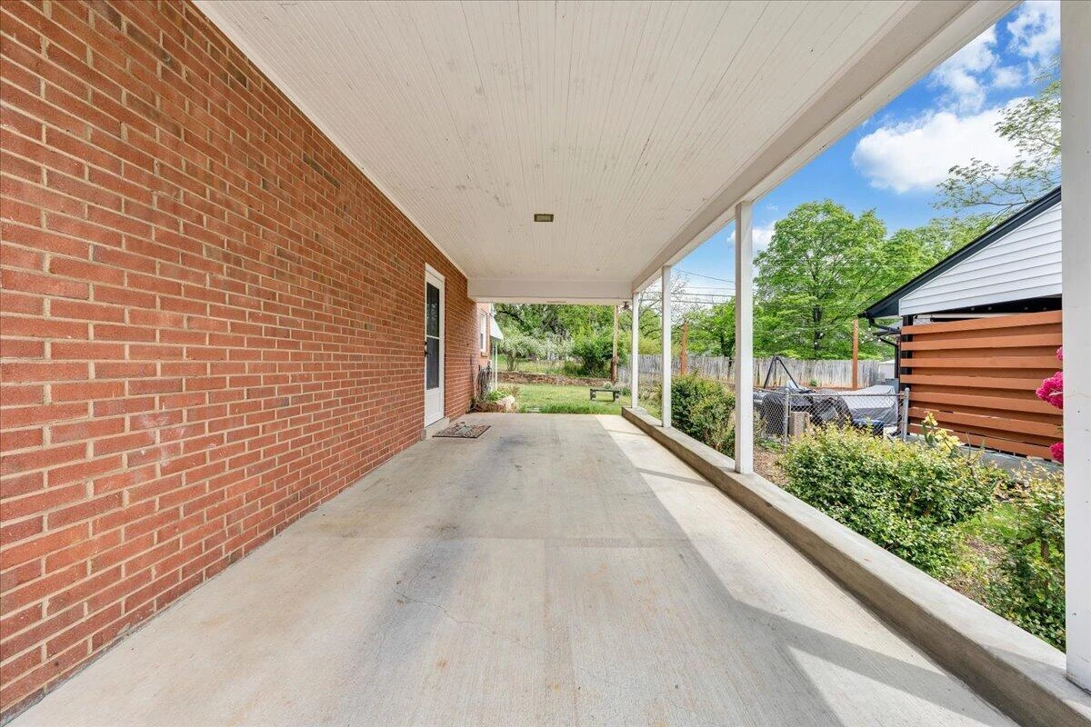 2716 Deerfield RD - Photo 25