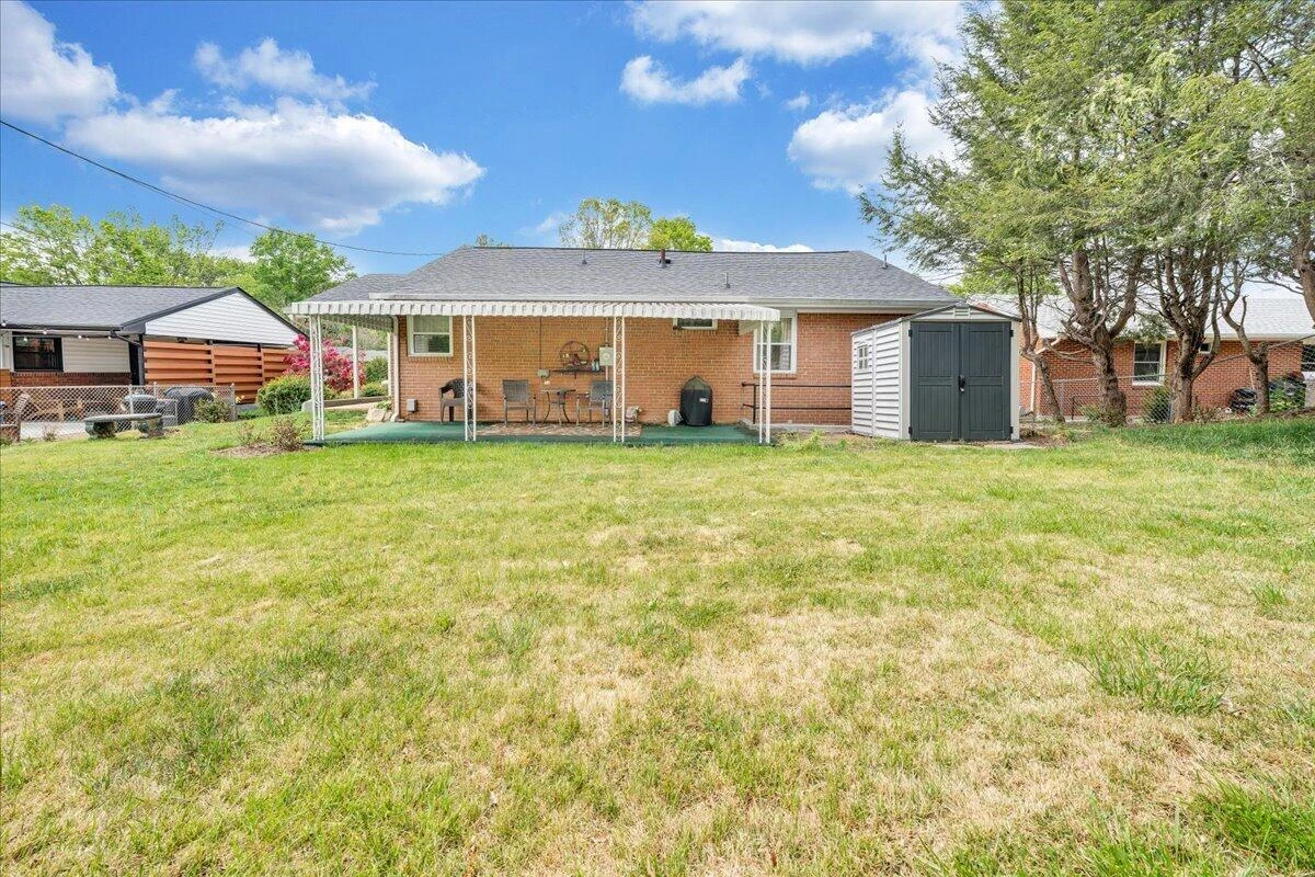 2716 Deerfield RD - Photo 26