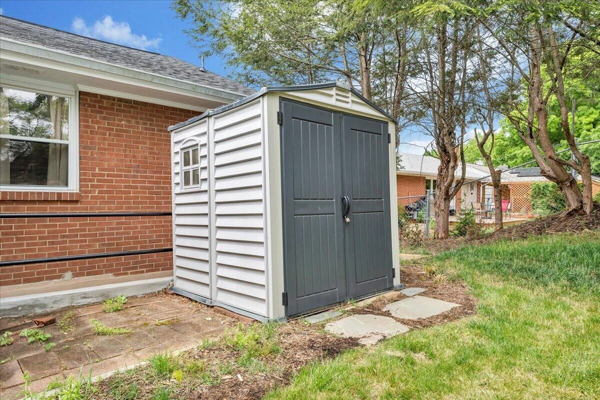 2716 Deerfield RD - Photo 27