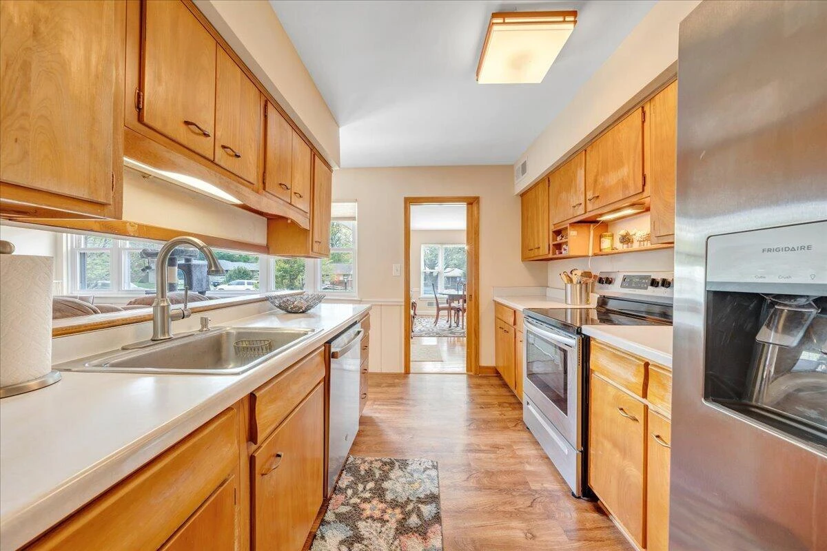 2716 Deerfield RD - Photo 4