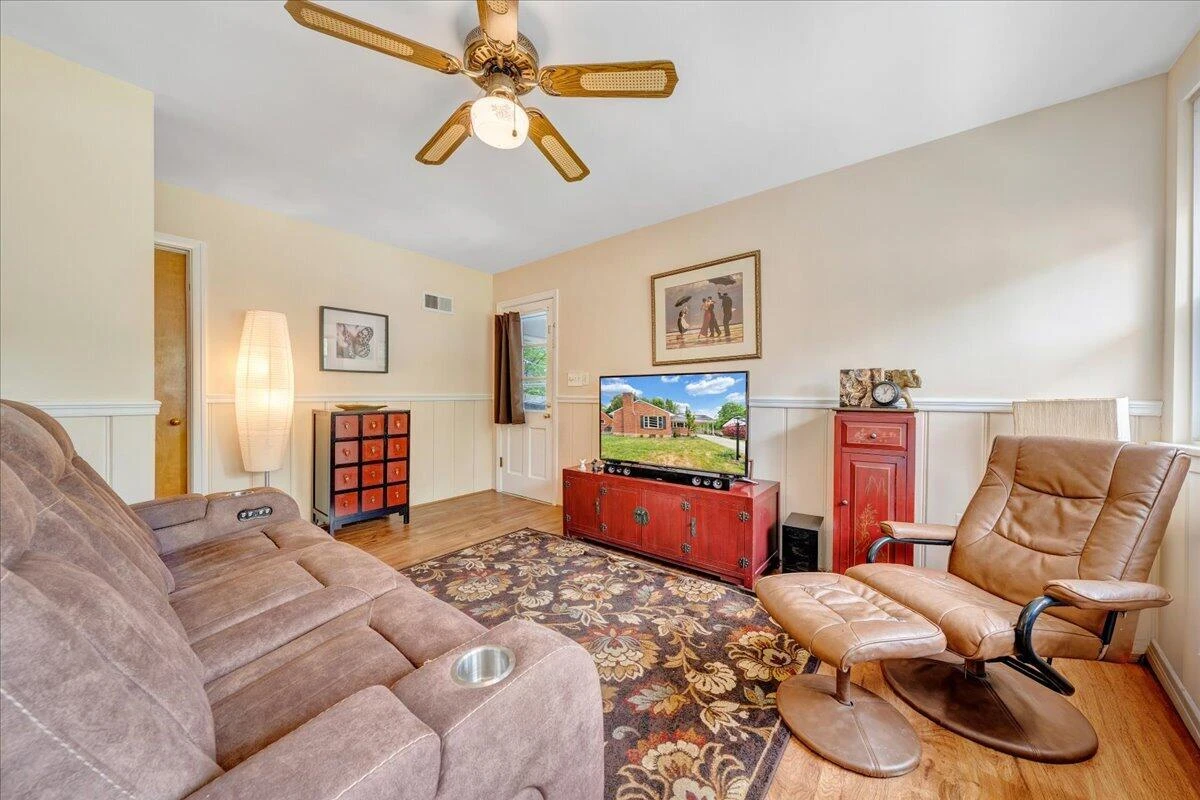 2716 Deerfield RD - Photo 6