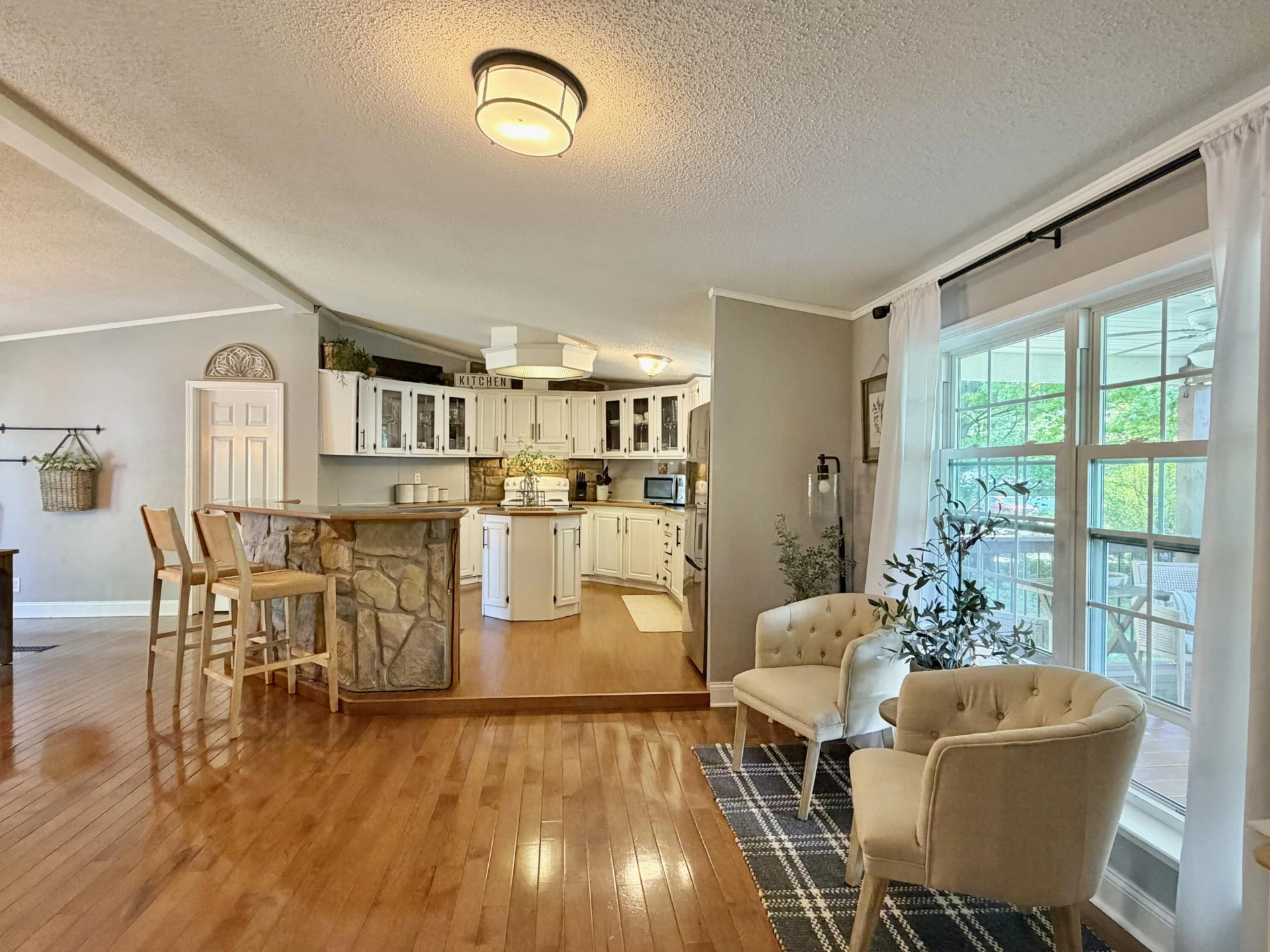 293 Holcombe AVE - Photo 11