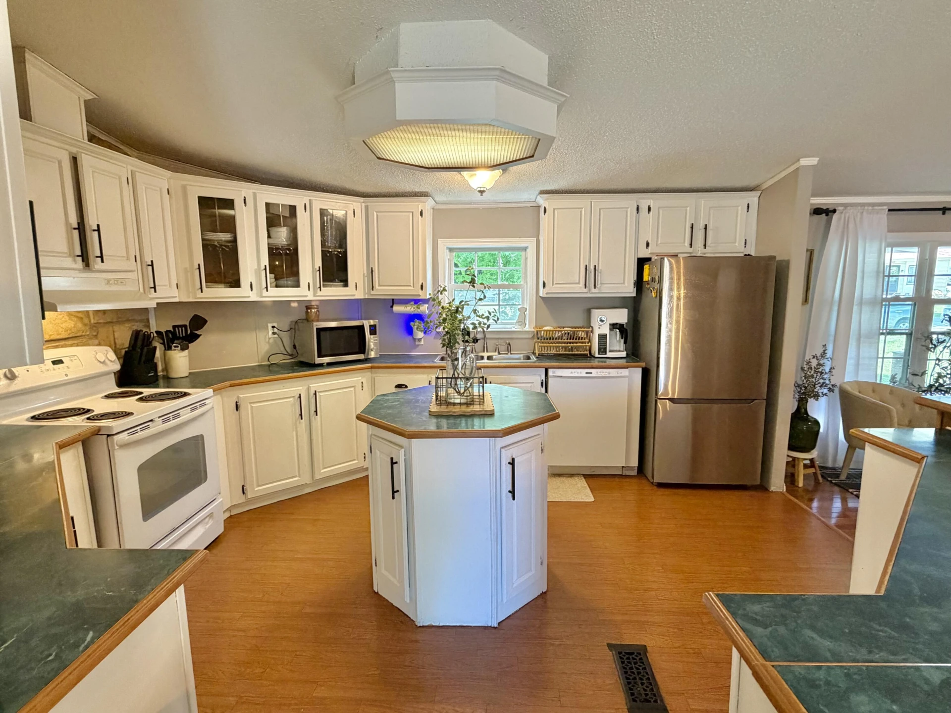 293 Holcombe AVE - Photo 13