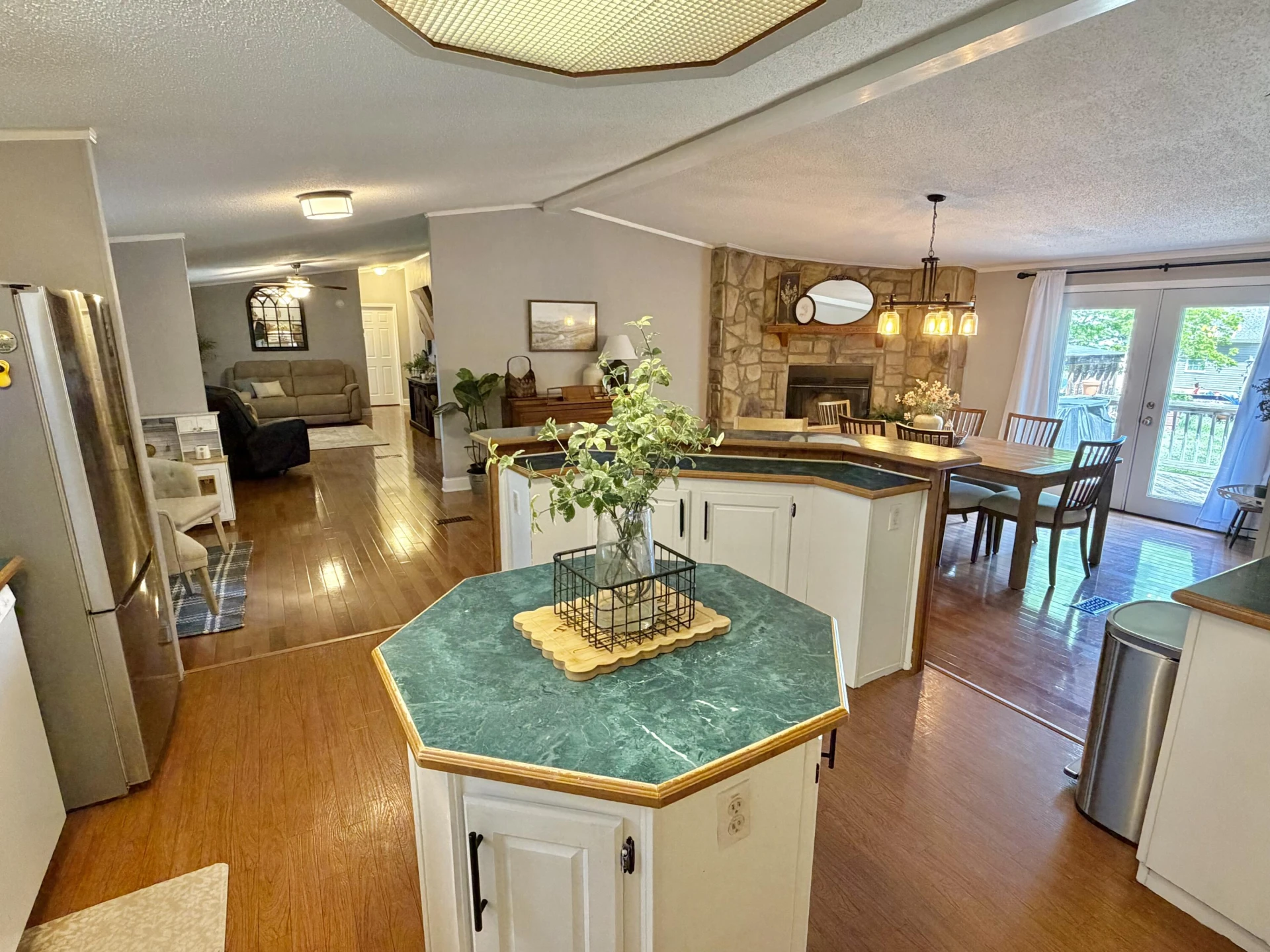 293 Holcombe AVE - Photo 14