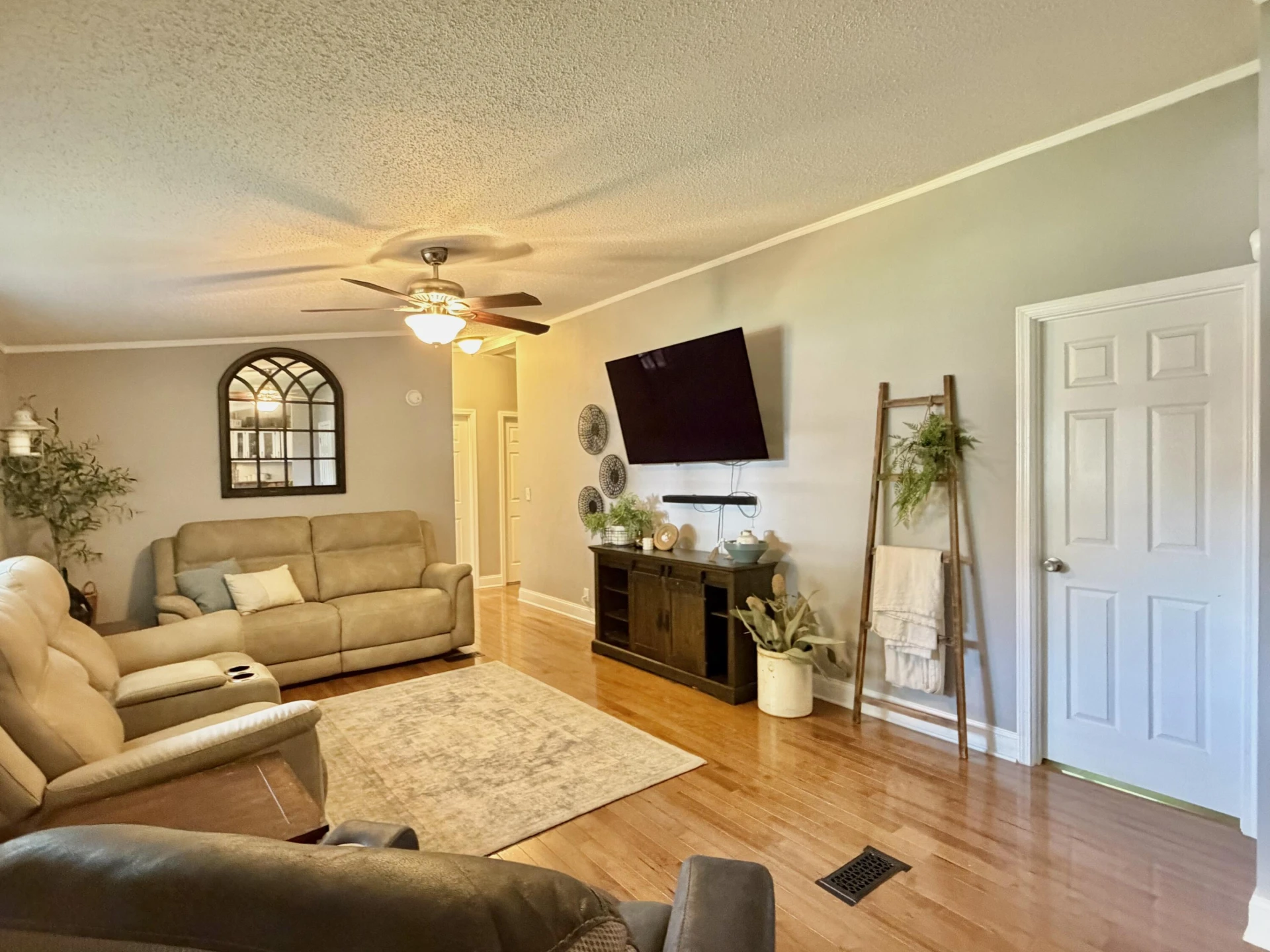 293 Holcombe AVE - Photo 8