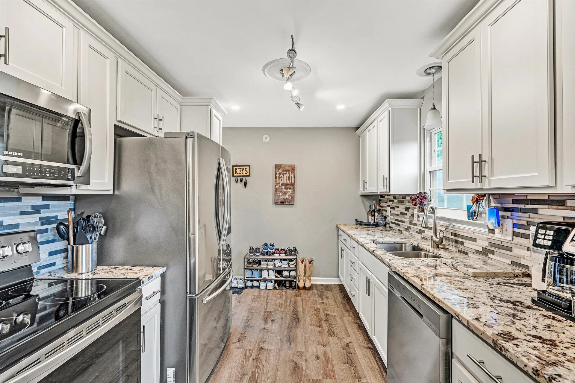 52 Hillview DR - Photo 15