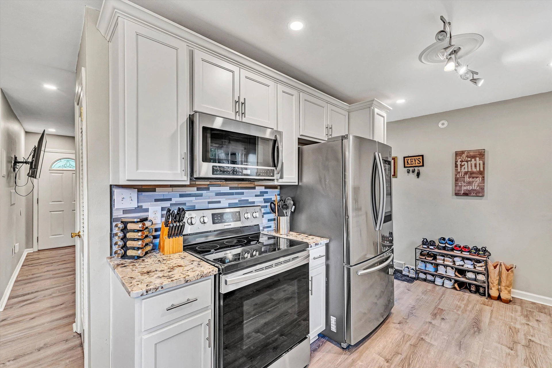 52 Hillview DR - Photo 18