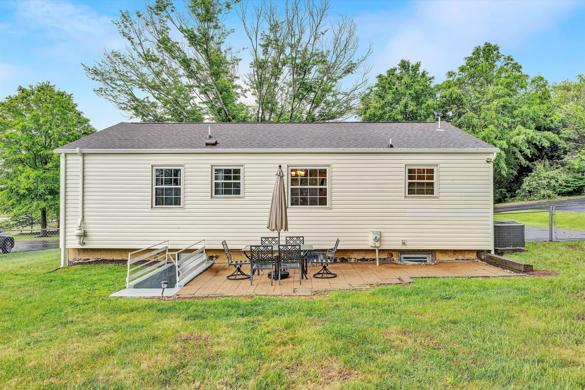 52 Hillview DR - Photo 33