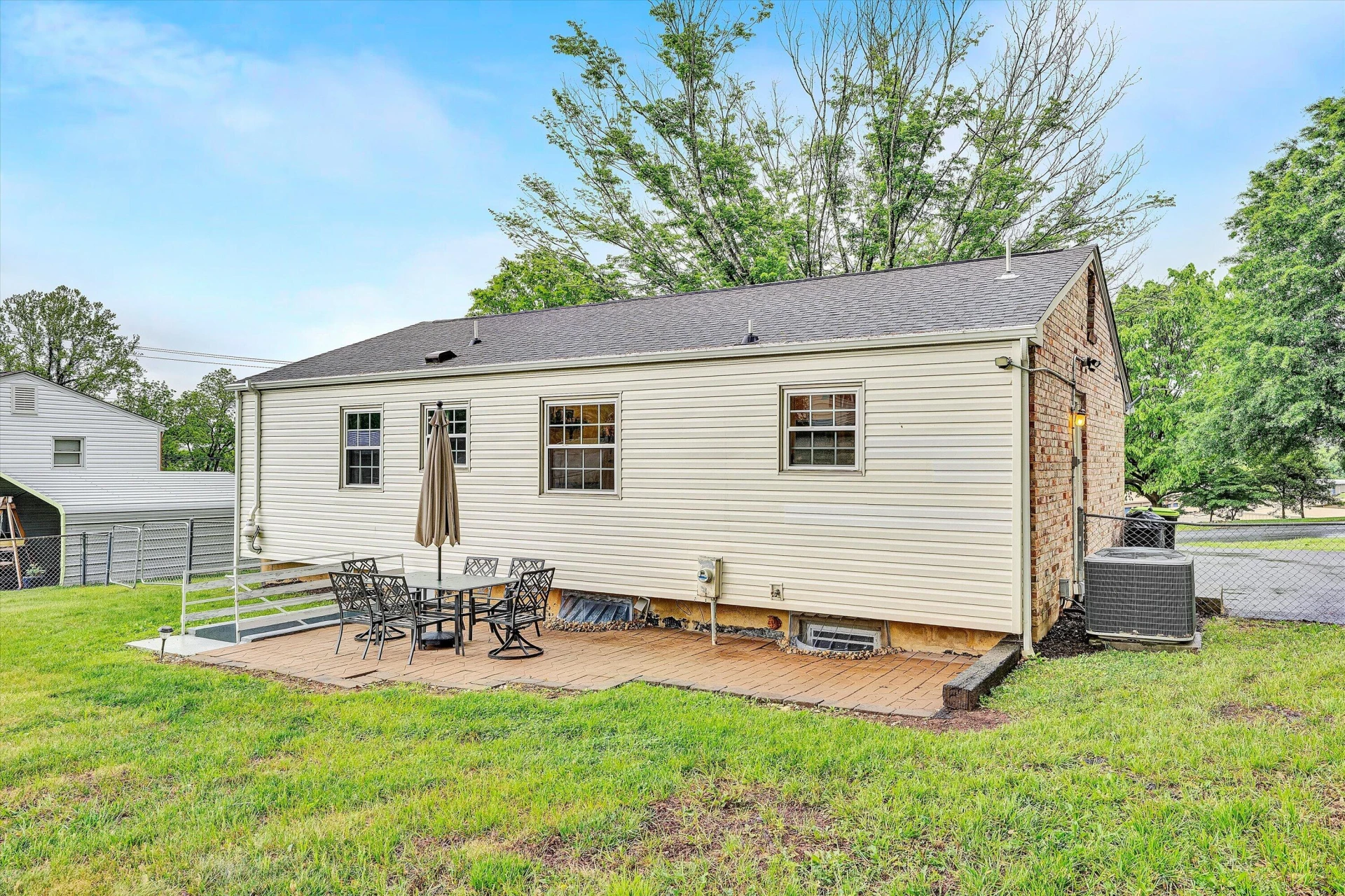 52 Hillview DR - Photo 34