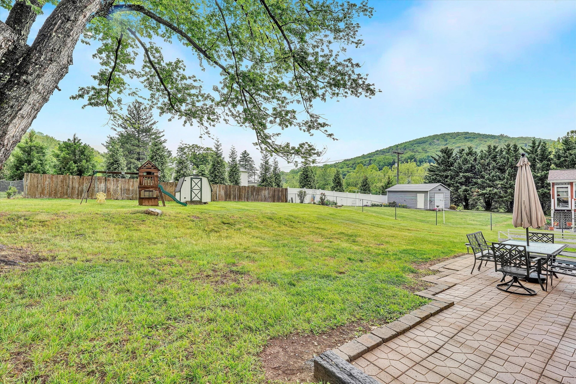52 Hillview DR - Photo 35