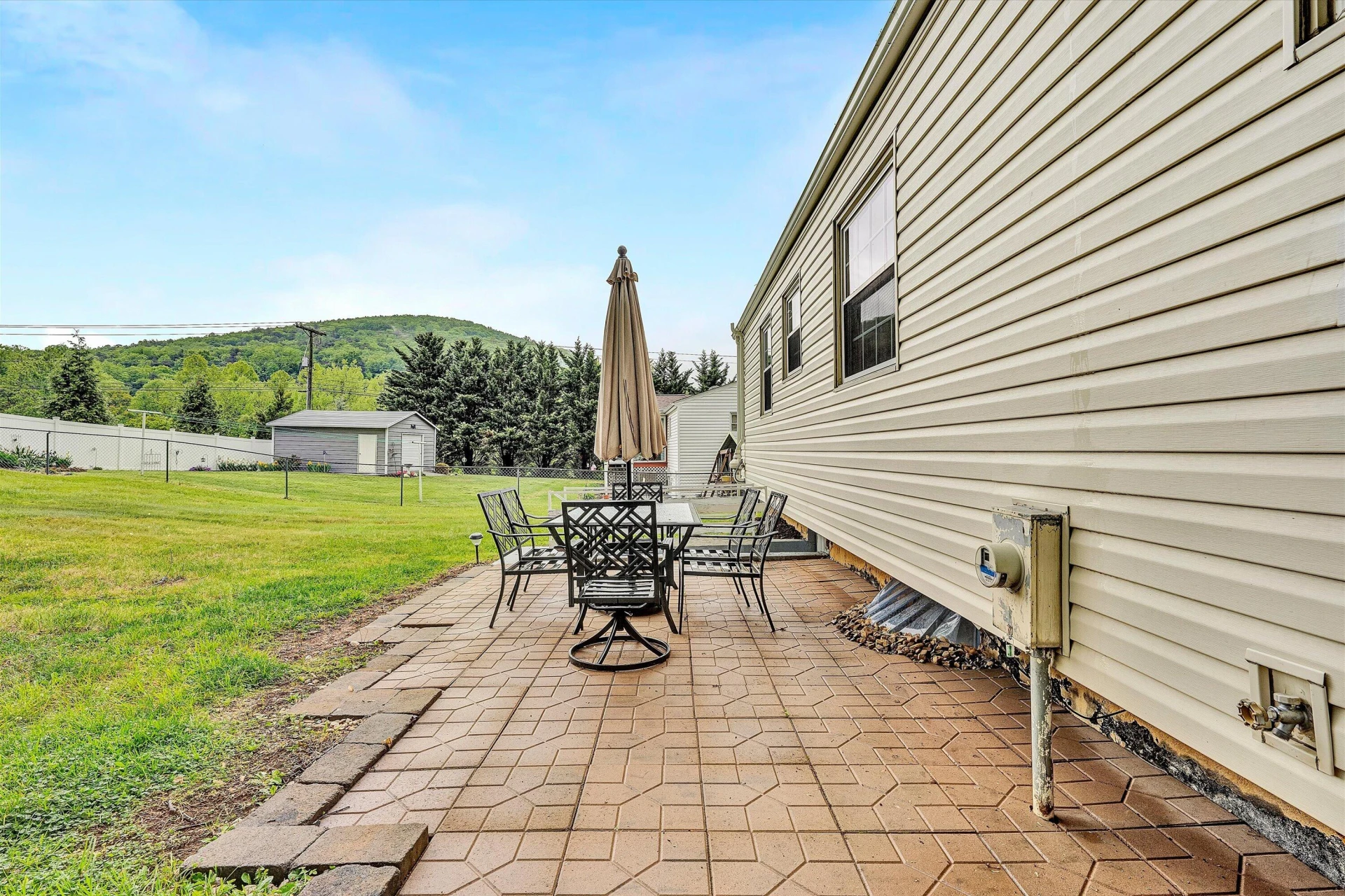 52 Hillview DR - Photo 36