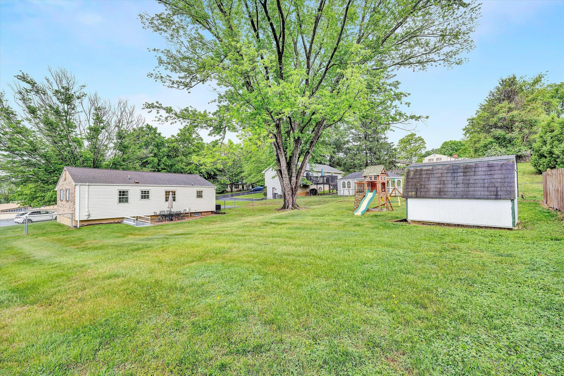 52 Hillview DR - Photo 38
