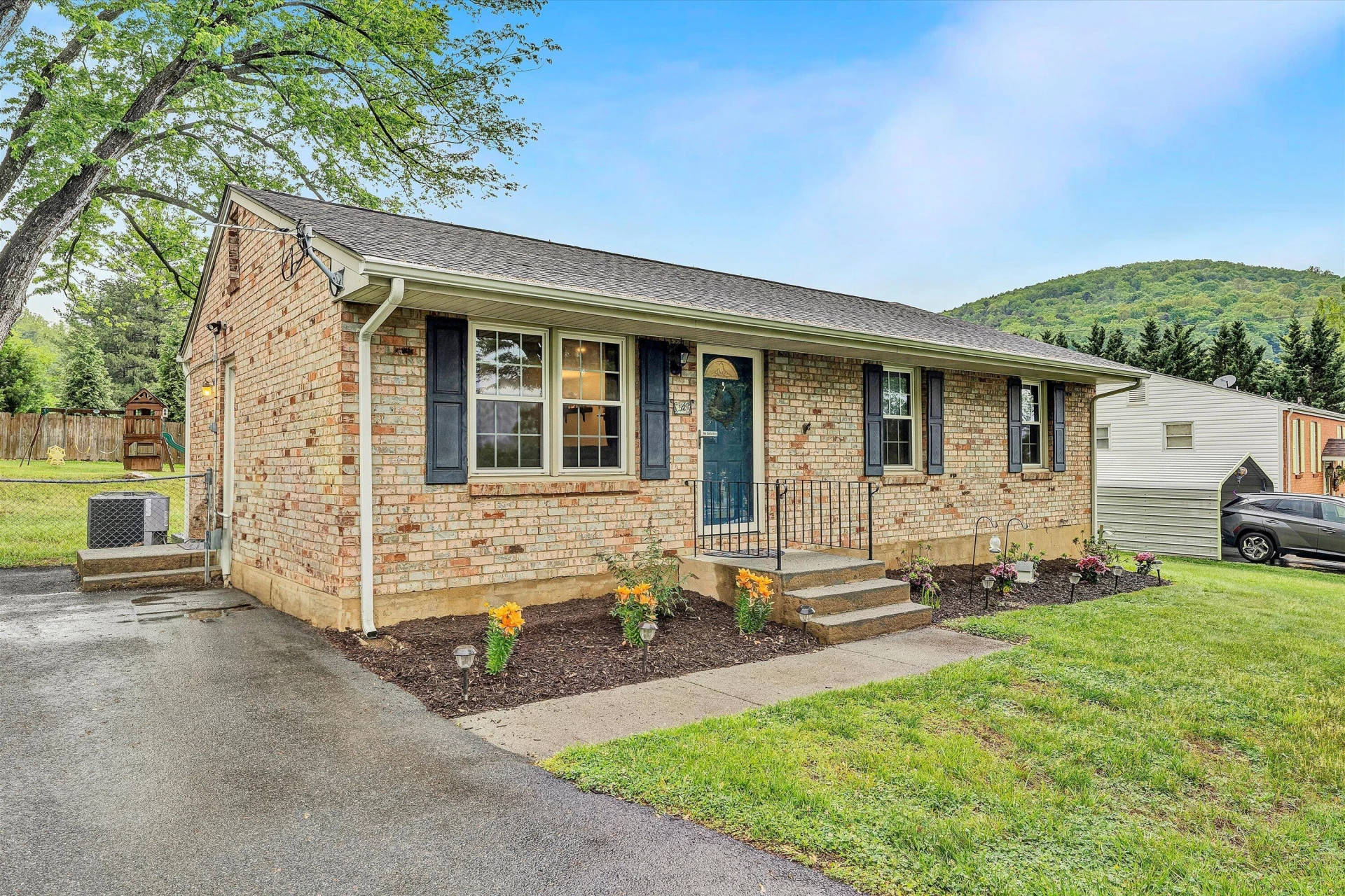 52 Hillview DR - Photo 7