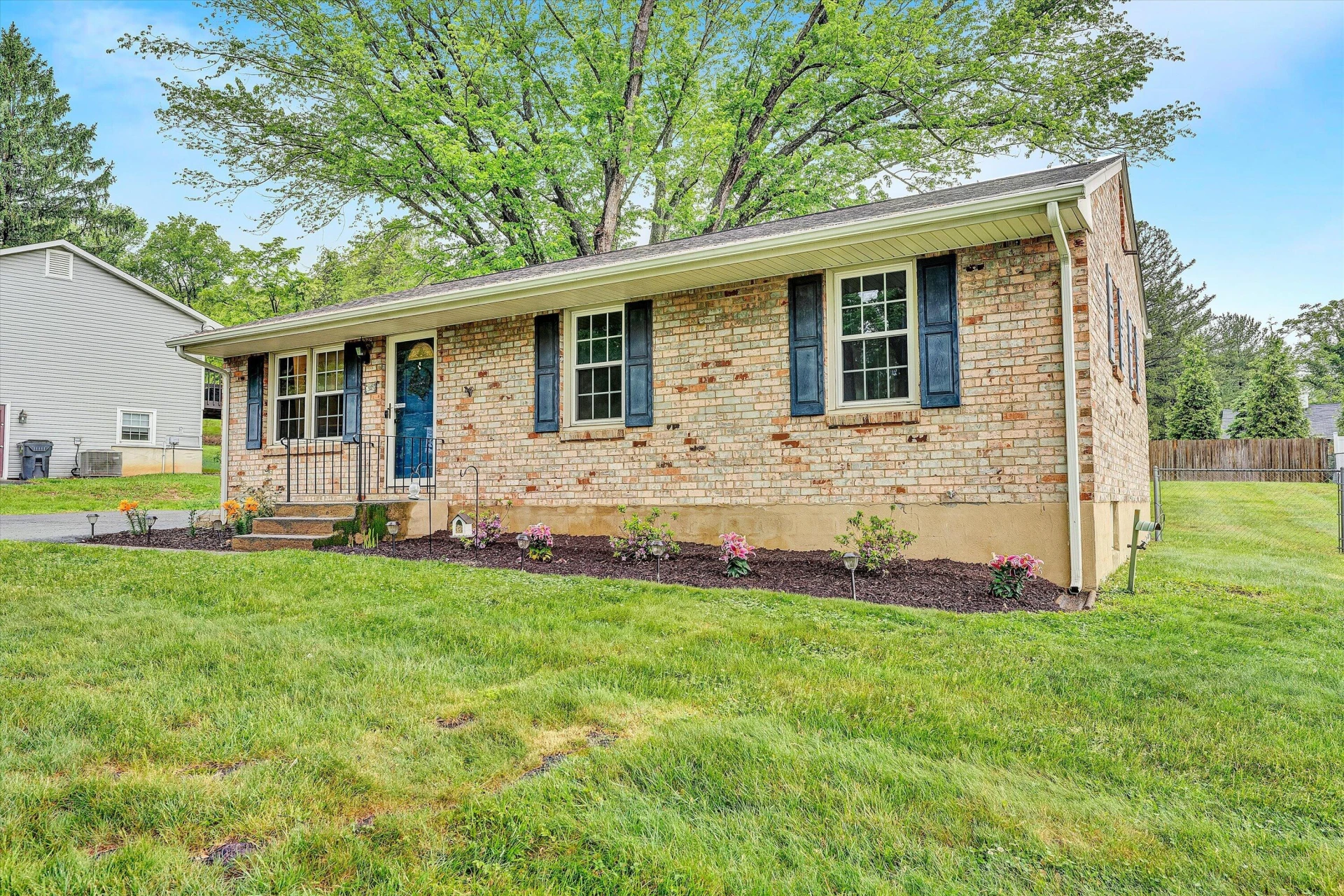 52 Hillview DR - Photo 8