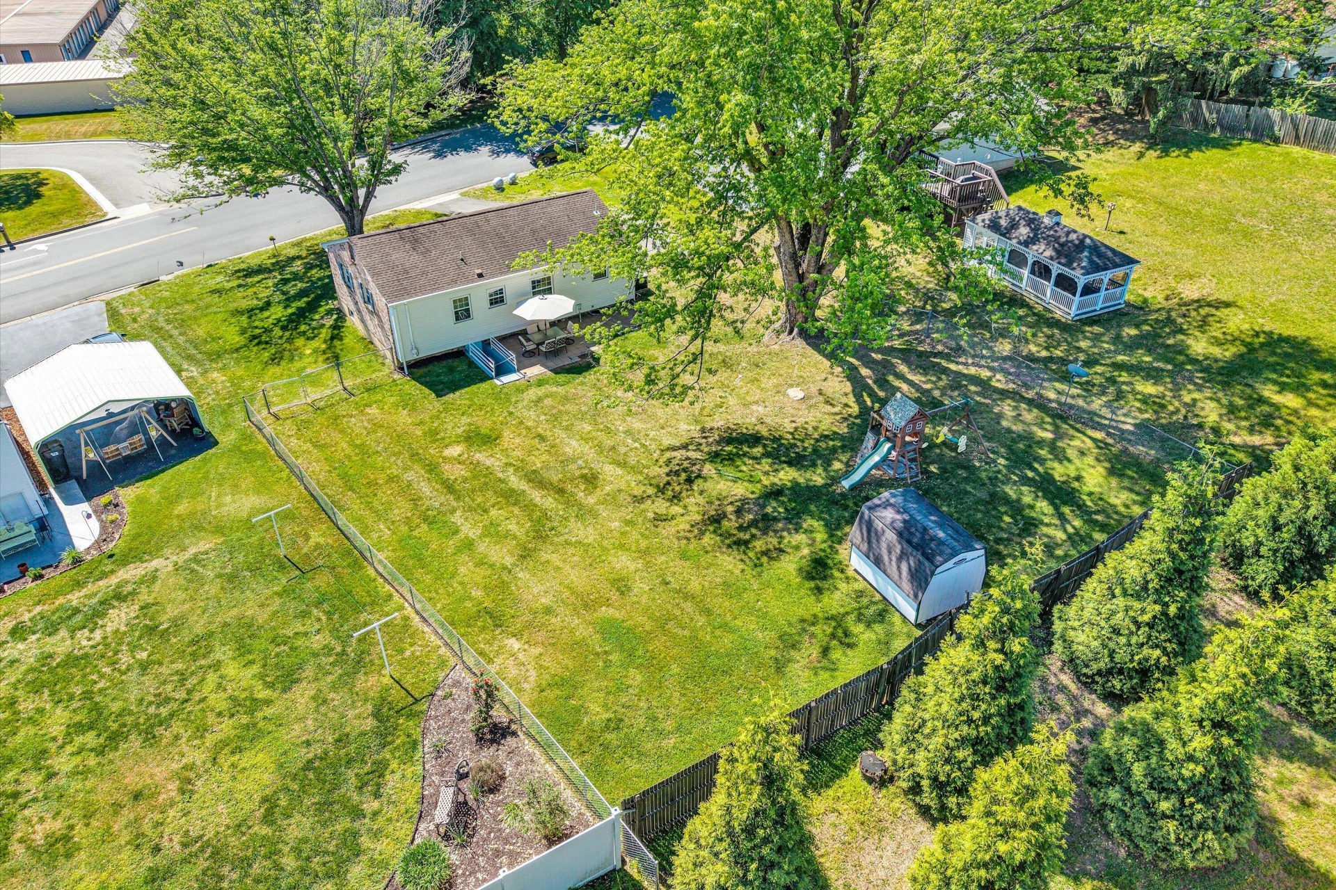 52 Hillview DR - Photo 10
