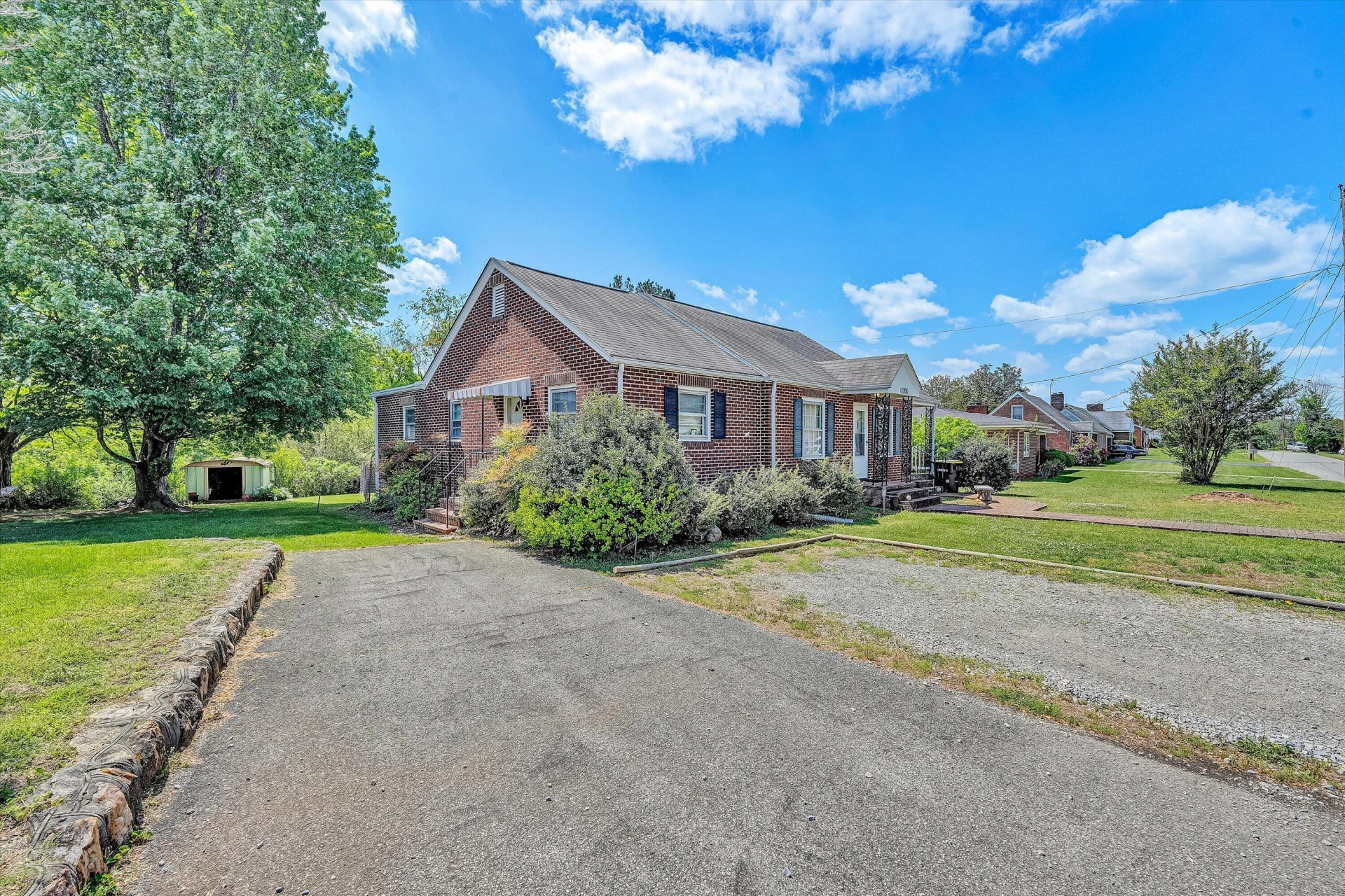 200 Montview AVE - Photo 3