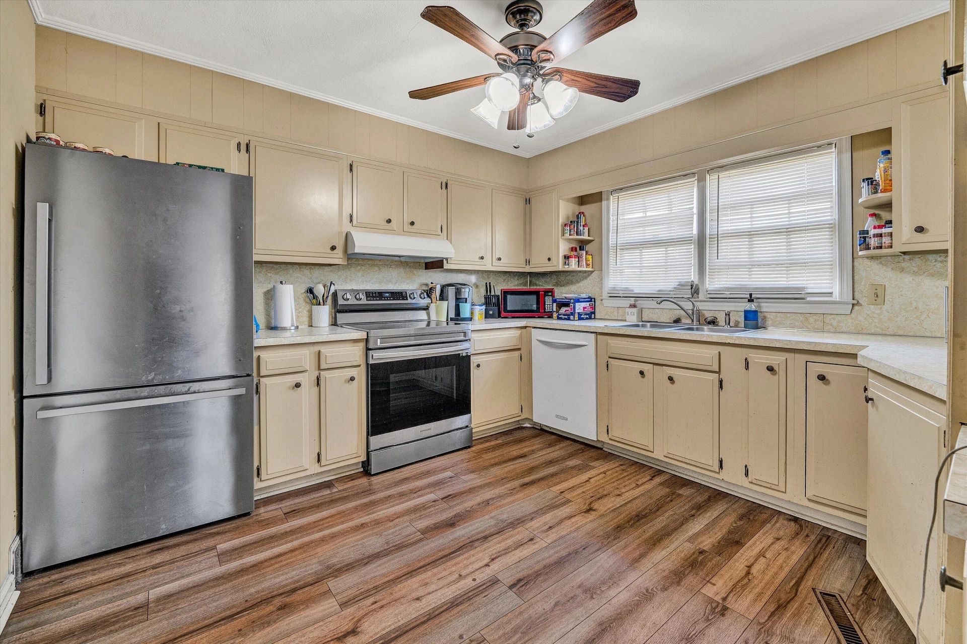 200 Montview AVE - Photo 10