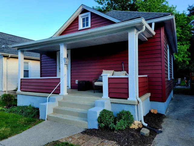 635 Mountain AVE
