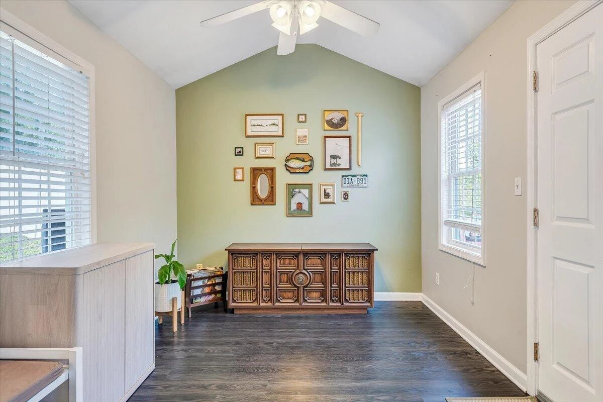430 Tinker AVE - Photo 5