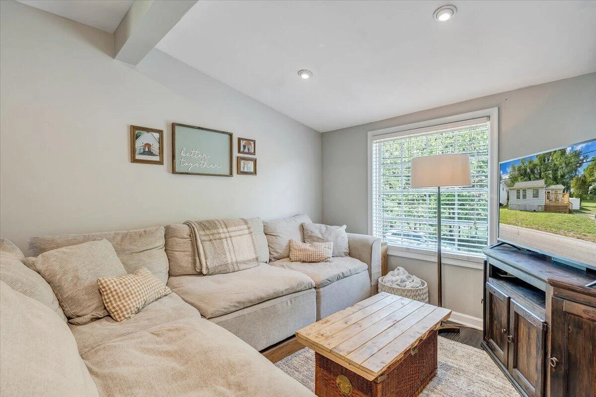 430 Tinker AVE - Photo 8