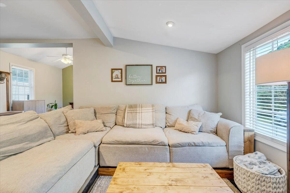 430 Tinker AVE - Photo 9