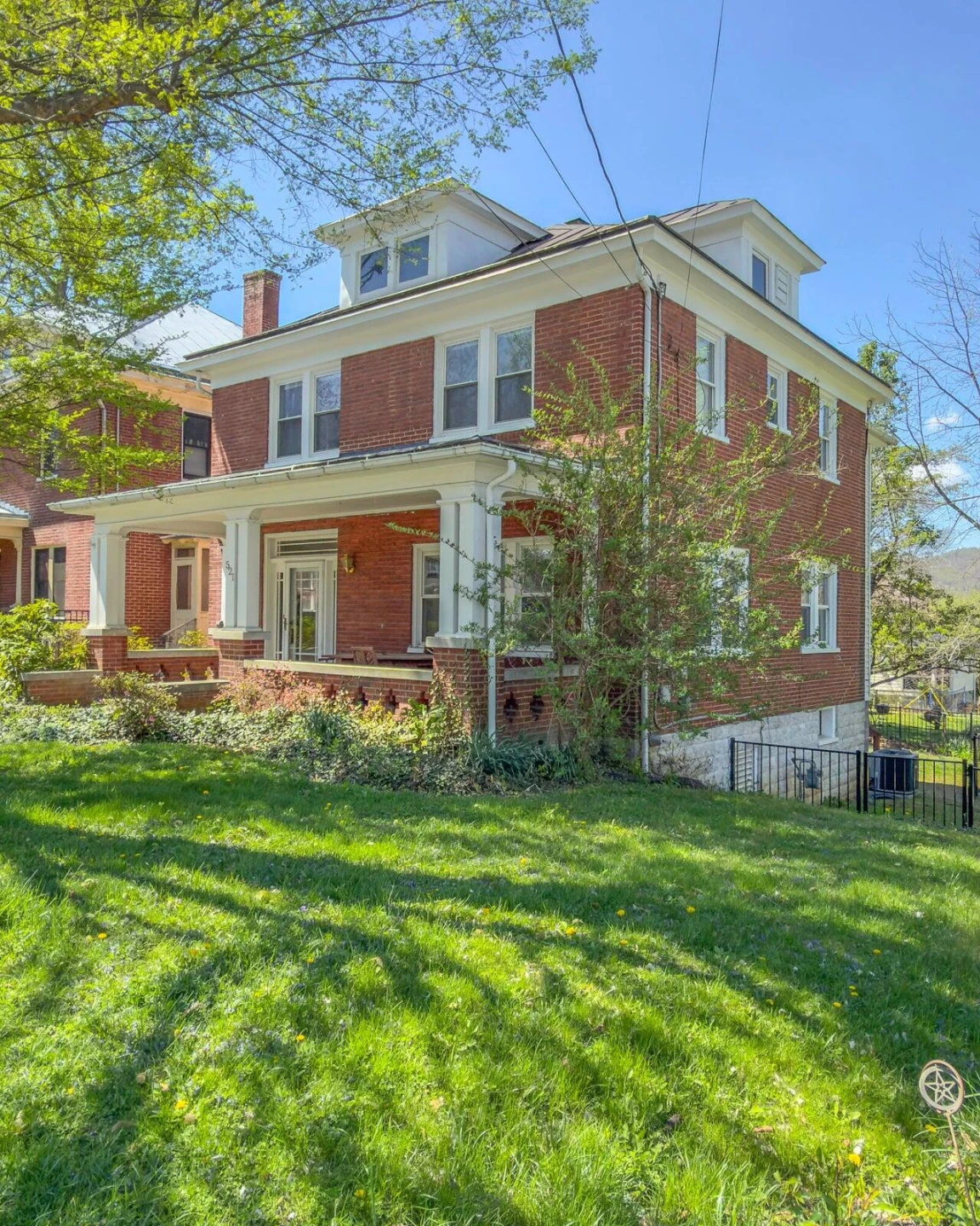 521 Main ST - Photo 2