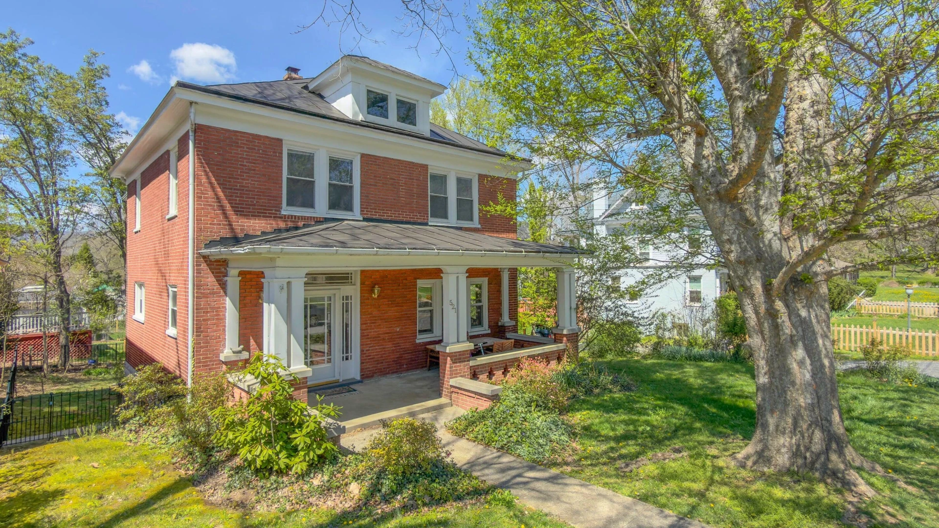521 Main ST - Photo 3