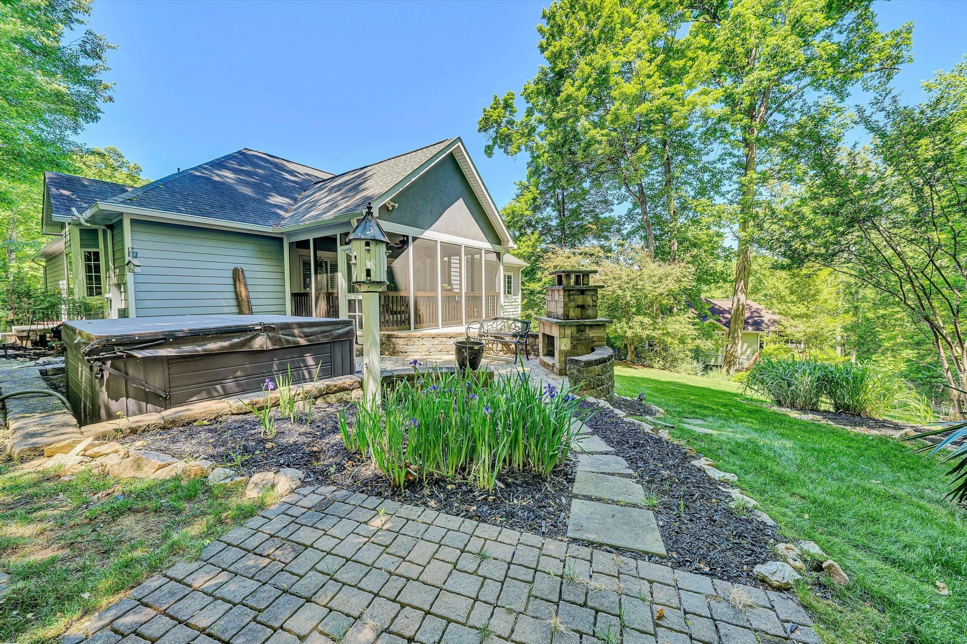 100 Waterside DR - Photo 3