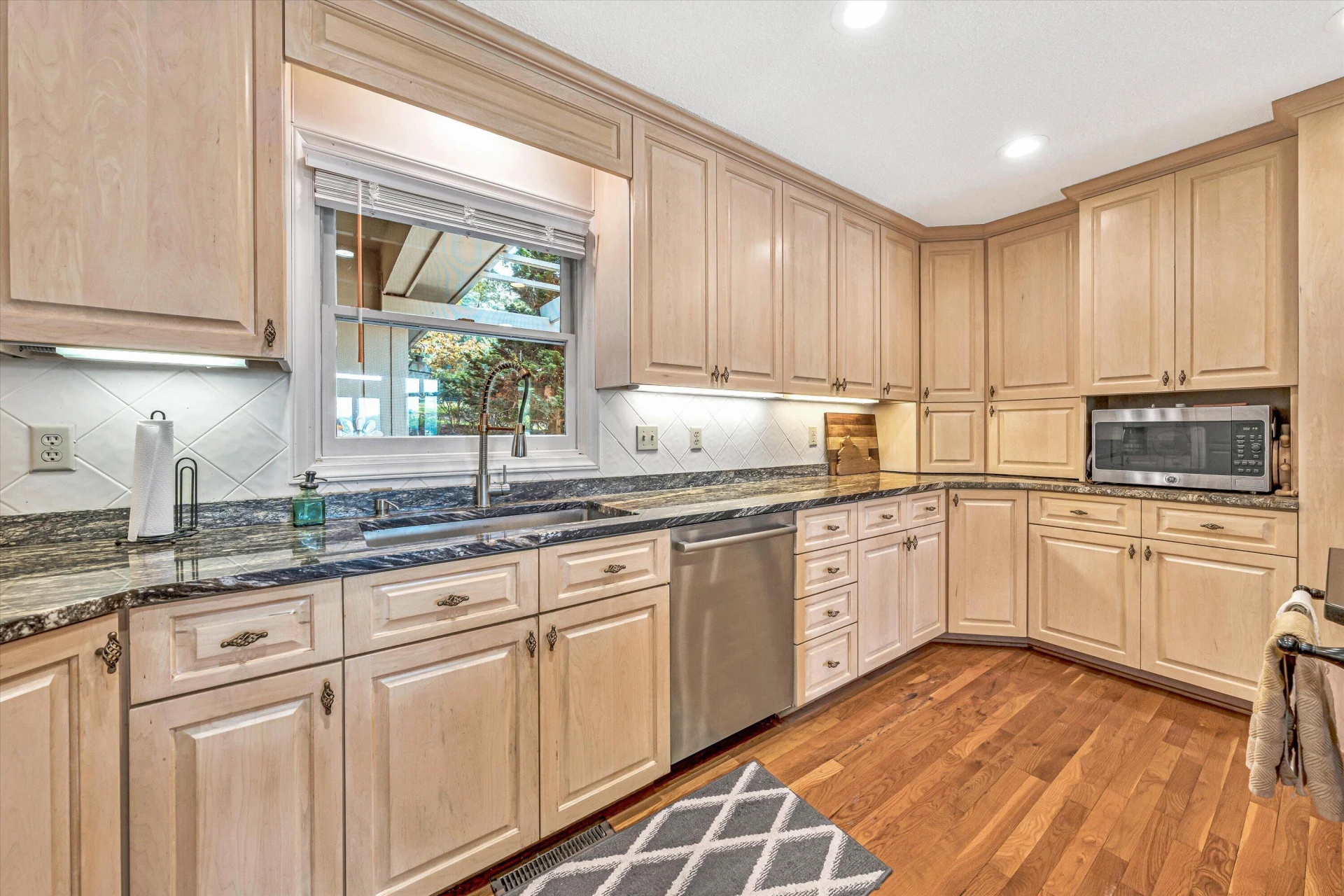 150 Providence LN - Photo 20