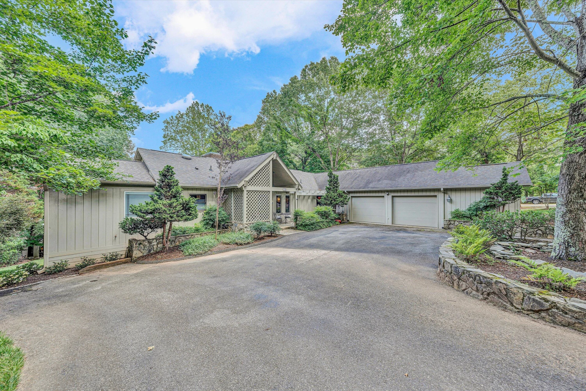 150 Providence LN - Photo 5