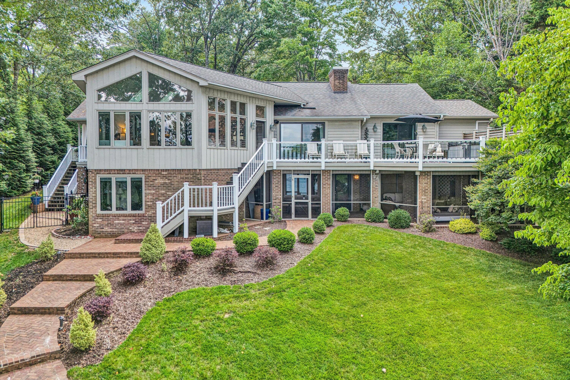 150 Providence LN - Photo 6