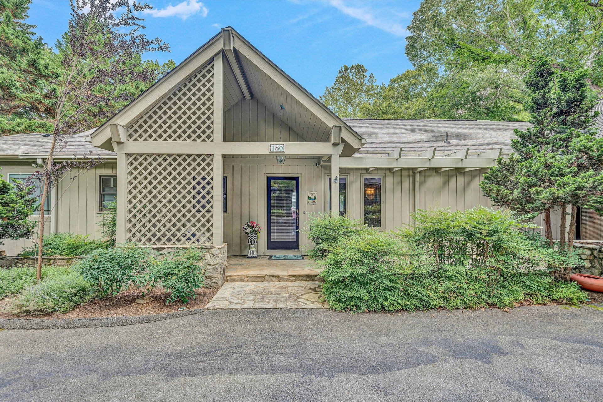 150 Providence LN - Photo 8