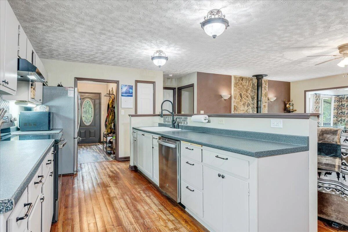 1299 Holiday CIR - Photo 12