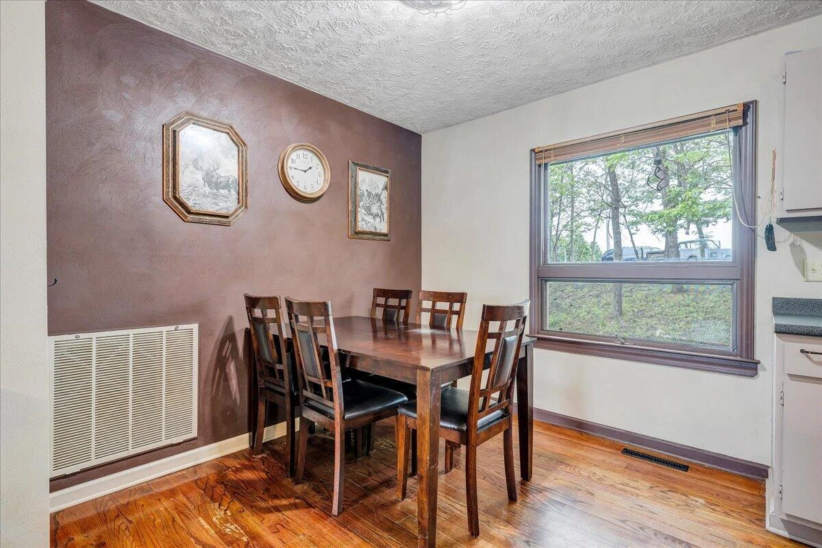1299 Holiday CIR - Photo 13